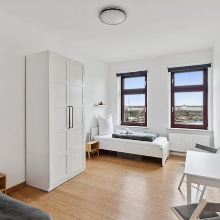 Apartment Fuer 13 Gaeste, 5 Schlafzimmer, 2 Baeder, 2 Loggia'S, Leipzig Zentrum Ost Esterno foto