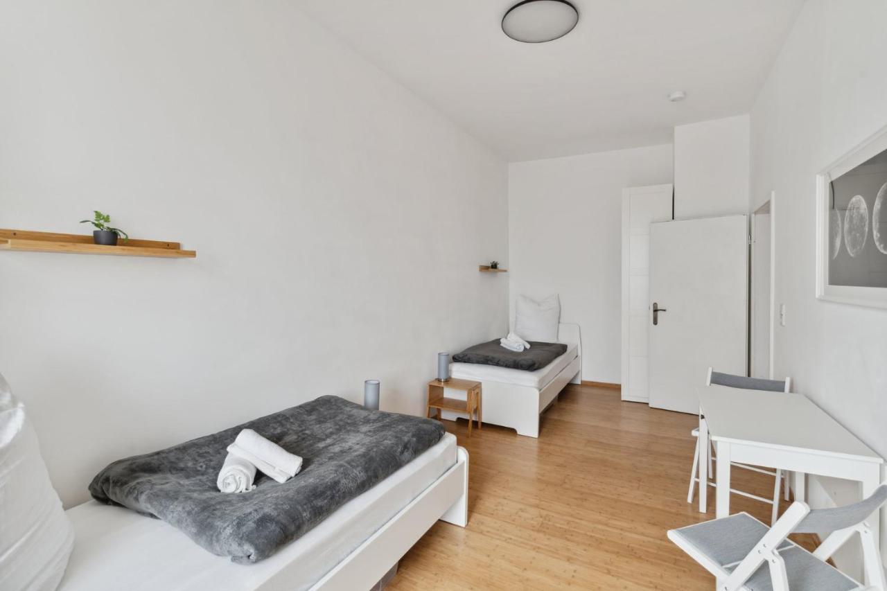 Apartment Fuer 13 Gaeste, 5 Schlafzimmer, 2 Baeder, 2 Loggia'S, Leipzig Zentrum Ost Esterno foto
